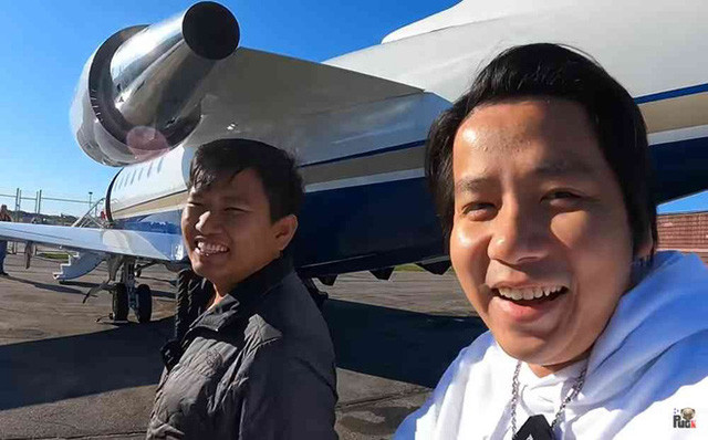Không lâu sau, Khoa Pug khiến dân tình mắt tròn mắt dẹt khi cùng với Vương Phạm mua máy bay 115 tỷ.