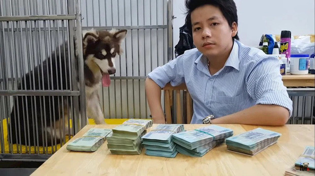 Ngoài ra, Khoa Pug cũng sở hữu kênh YouTube, được ước tính doanh thu từ 89,6k đến 1,4 triệu đô/ năm (khoảng 2 - 32 tỷ). Tuy nhiên những tính toán này chỉ là ước đoán và có biên độ dao động cực kì lớn. Nguồn ảnh: Youtube