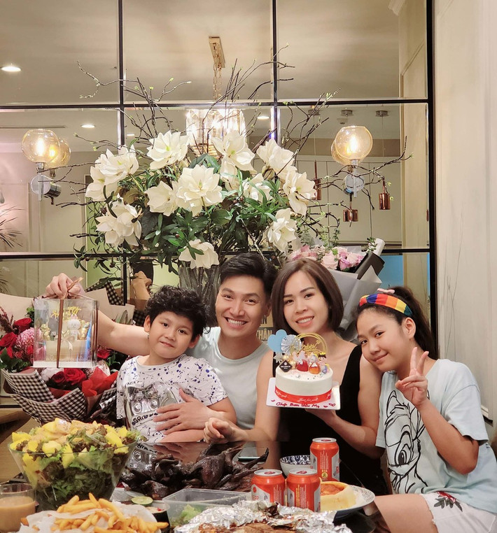 Căn hộ cao cấp gia đình Mạnh Trường đang sinh sống được anh mua vào đúng dịp Valentine 2019 để dành tặng cho bà xã. Ảnh: FBNV