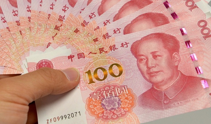 Tờ 100 tệ của Trung Quốc được xem là đỉnh cao trong công cuộc chống lại tiền giả của nước này. Không chỉ được mạ vàng, tờ tiền này còn in những hoạ tiết tinh vi, rất khó làm giả.