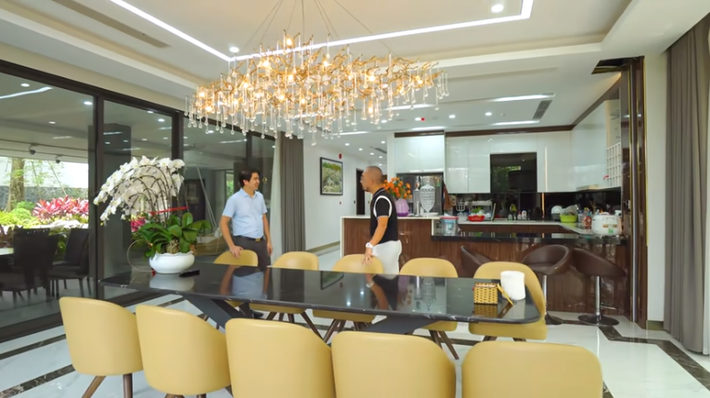 Nội thất trong nhà đều làm theo phong cách hiện đại, tối giản.
