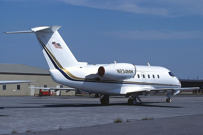 Bombardier Challenger 600 là dòng máy bay thương mại phản lực dùng cho gia đình hoặc kinh doanh. Nó được sản xuất đầu tiên bởi hãng Canadair và sau năm 1986 thì Canadair trở thành một chi nhánh của Bombardier Aerospace. Ảnh: Wiki