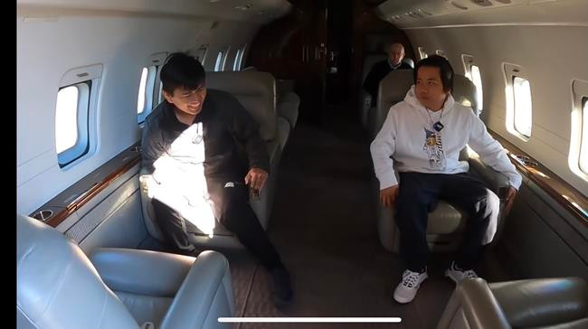 YouTuber Khoa Pug còn tự hào khẳng định chiếc phi cơ này có thể bay từ Houston qua Alaska, rồi bay qua Nhật, sau đó về Việt Nam. Ảnh chụp màn hình