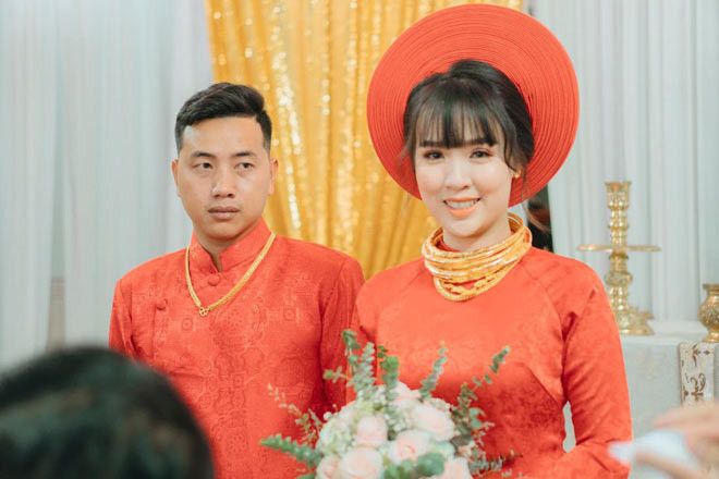Mở màn cho loạt đám cưới toàn vàng của năm 2021 là đám cưới "khủng" ở Bàu Bàng, Bình Dương của cô dâu Võ Thị Diệu Hà (SN 1997), chú rể là Lê Mạnh Linh (SN 1991). Ảnh: Dân Việt