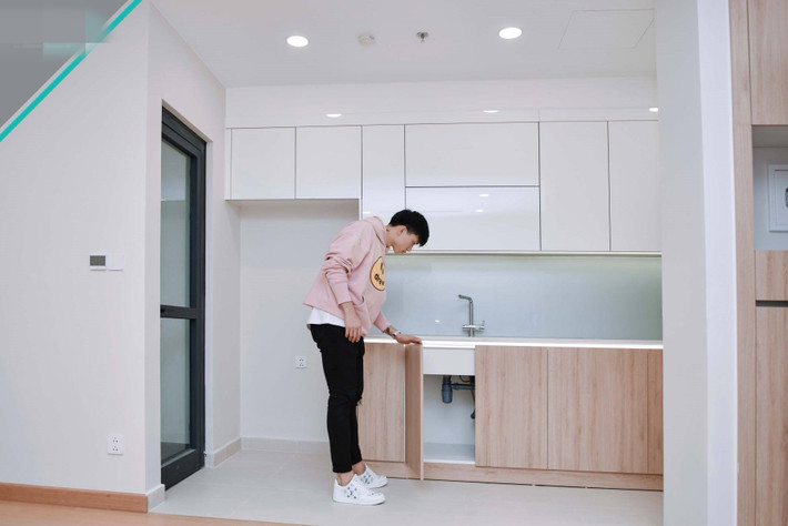 Khu vực bếp trong căn hộ. Ảnh: The Zei