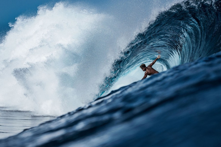 Bức ảnh này của vận động viên lướt ván Haumana O'Connor được chụp ở ở Tahiti. Con sóng được gọi là Teahupo'o, thoạt nhìn thì có vẻ nhỏ bé và bạn sẽ không thể thấy nó đáng sợ đến mức nào cho đến khi trải nghiệm.