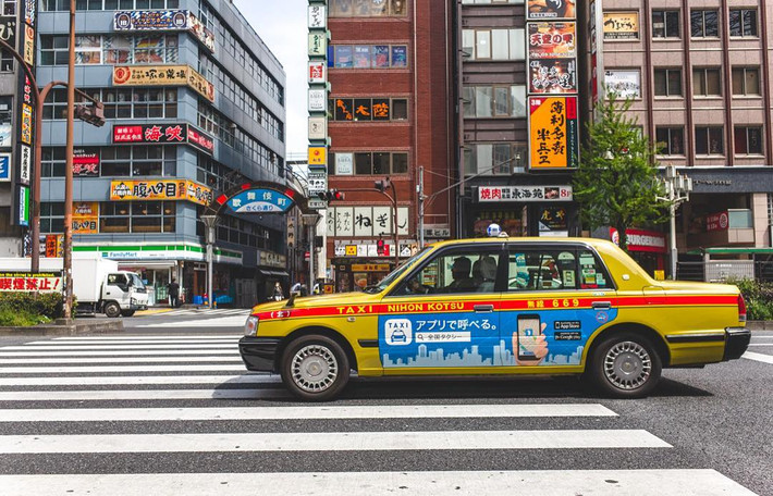 Còn tại Nhật Bản, Uber phải cạnh tranh với dịch vụ taxi truyền thống hoàn hảo như cửa mở động, đưa hành khách tới địa điểm nhanh nhất và an toàn nhất có thể. Ảnh: Tsunagujapan.