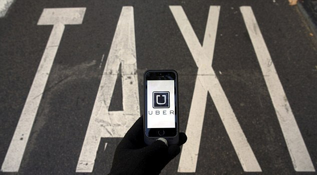 Sáng 26/3, Uber Technologies đã ra thông báo xác nhận đồng ý bán mảng kinh doanh tại 8 quốc gia Đông Nam Á cho đối thủ Grab. Ảnh: Philkotse.