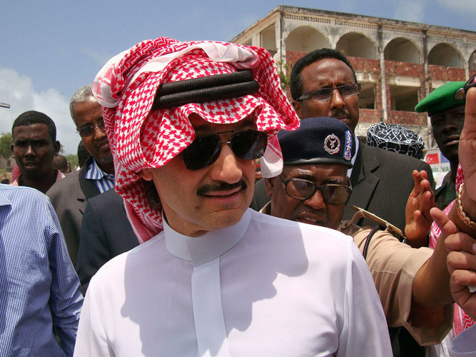 Hoàng tử Ả rập Alwaleed bin Talal được biết đến với khối tài sản kếch xù cùng nhiều thú vui xa xỉ. Ảnh: The Independent.