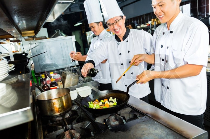 Tiếng xèo xèo của đồ ăn có tác dụng kích thích vị giác. Đây chính là lời giải thích cho việc nhiều nhà hàng công khai quá trình xào nấu cho khách.