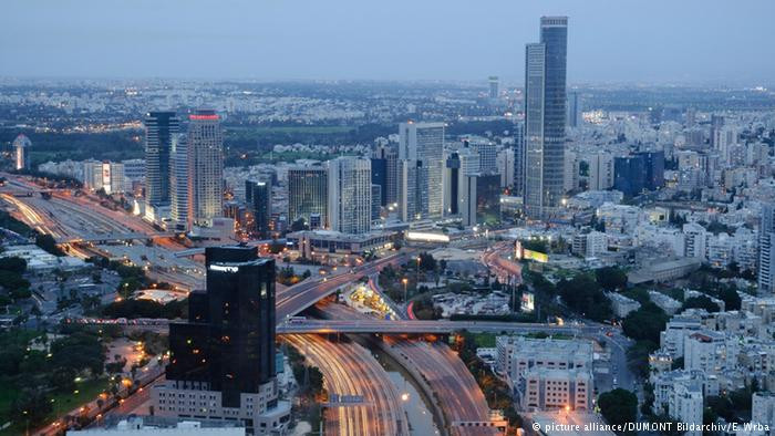 Người dân thành phố Tel Aviv (Isarel) có cuộc sống đắt đỏ bậc nhất Trung Đông. Họ có thể phải chi 15 USD cho mỗi lần đi chơi và ngồi uống vài ly với bè bạn vào buổi tối. Ảnh: Deutsche Welle.