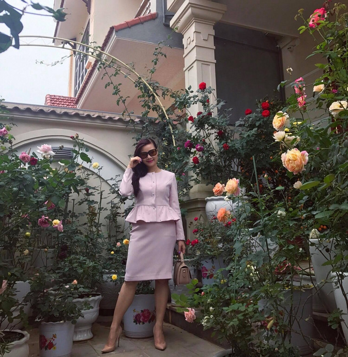 Căn biệt thự phủ kín hoa hồng này thuộc sở hữu của chị Mai Linh ở Hòa Bình. Ảnh: Đời sống & Pháp lý.