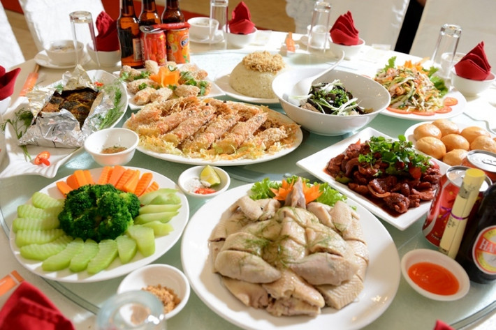 Dịp 8/3, dịch vụ đặt tiệc tại nhà thu hút nhiều khách hàng. Khách sau khi đăng ký sử dụng dịch vụ sẽ nhận được các thực đơn gửi qua email. Ảnh: Toplist.