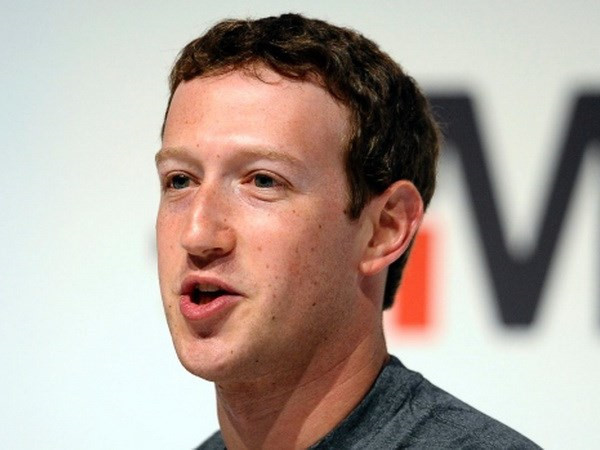 Có thời điểm tỷ phú trẻ Mark Zuckerberg thu về 6 tỷ USD chỉ trong vòng 24 giờ, tương đương 4.166.667 USD một phút, 69.444 USD một giây. Ảnh: CNBC.