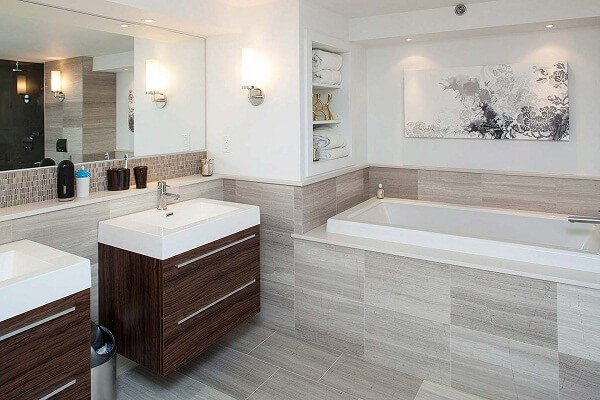 Bồn tắm lớn, hình dạng lạ mắt mang đến sự tươi mới, phù hợp với người năng động, thích sự trẻ trung. Ảnh: Thietkephongtam.