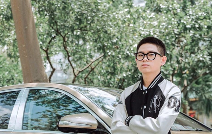 Gia Kỳ (Nguyễn Đăng Gia Kỳ, SN 2003) là một trong những rich kid đình đám thời gian qua. Gia Kỳ từng gây "sốc" khi mạnh tay chi tiền mua vé hạng thương gia để được ngồi cạnh Ngọc Trinh trên máy bay. Ảnh: Doanh nghiệp & tiếp thị