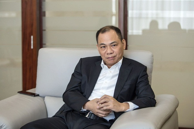 Trước khi trở thành tỷ phú giàu nhất Việt Nam, ông Phạm Nhật Vượng đã có thời gian khởi nghiệp từ kinh doanh nhà hàng, rồi sản xuất mì ăn liền ở Kharkov, Ukraine. Ảnh: Forbes.