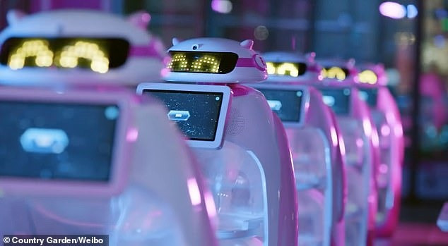Robot có thể mang đến bữa tiệc thị giác và vị giác cho gần 600 thực khách cùng một lúc. Ảnh: Country Garden