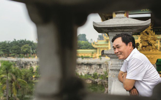 Ông chủ khu du lịch Đại Nam Huỳnh Uy Dũng nổi tiếng với biệt danh đại gia Dũng "lò vôi" bởi chính những nghề khởi nghiệp. Ảnh: FBNV