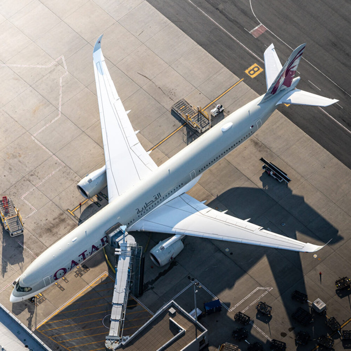 Mỗi chiếc A350 có giá lên tới hơn 350 triệu USD và trước đây mới chỉ có hãng hàng không “đại gia” Qatar Airways sở hữu những chiếc máy bay này. Ảnh: Vincenzo Pace