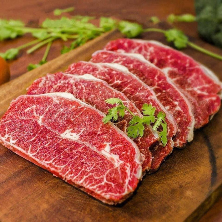Anh Phú khẳng định, bò Úc tại siêu thị Úc cũng có giá khoảng 400.000 đồng. Vì vậy, bò Úc về việt Nam không thể có giá rẻ hơn.