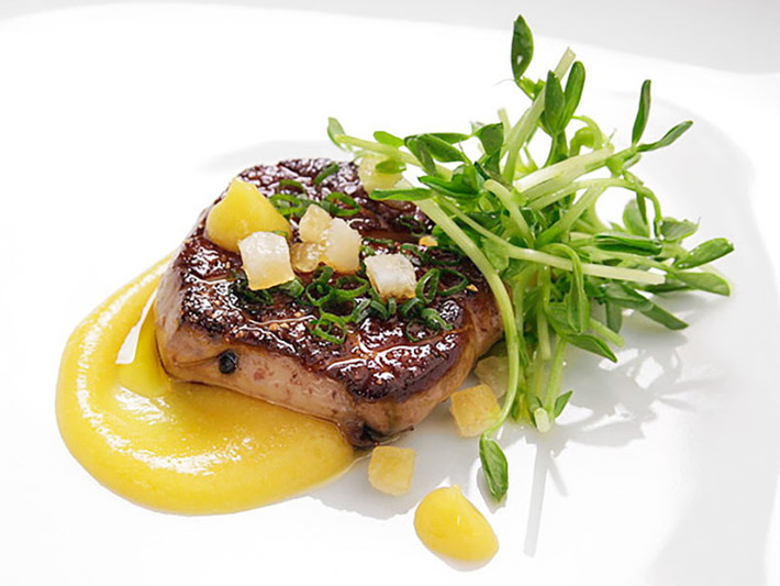 Món gan ngỗng Foie Gras của Pháp là đặc sản đắt đỏ và rất nổi tiếng. Thế nhưng, ít ai biết quy trình chế biến món ăn độc đáo này lại gặp phải nhiều tranh cãi. Ảnh: Getty Image.