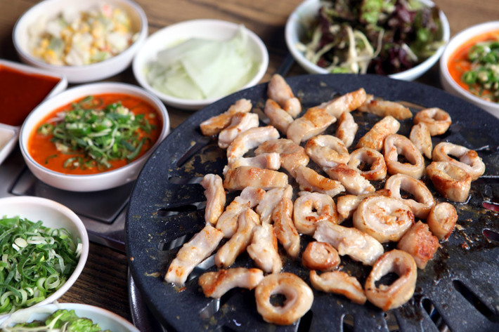 Thêm nữa, quá trình chế biến nội tạng động vật đòi hỏi chỉn chu, cẩn thận. Trong khi đó, các quán ăn đông khách, khâu này sẽ không được ưu tiên.