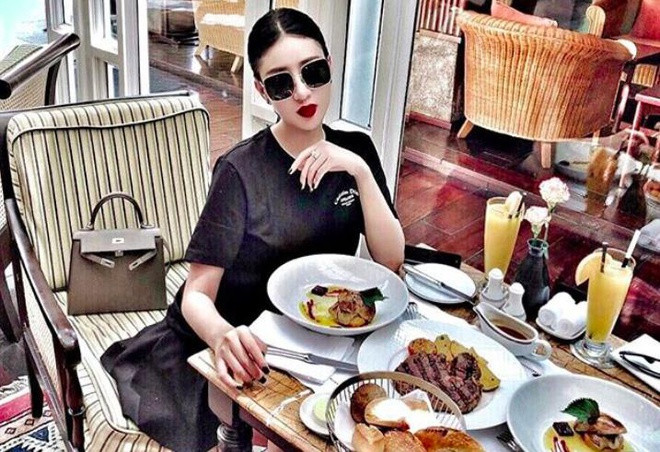 Thanh Tú thường dùng bữa tại các khách sạn 5 sao hoặc resort cao cấp dành cho giới nhà giàu.