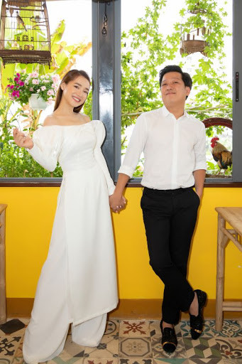 Vợ chồng Trường Giang - Nhã Phương còn là gương mặt đại diện cho nhiều nhãn hàng. Các hợp đồng quảng cáo giúp cặp đôi bỏ túi số tiền bao người mơ ước. Ảnh: Congan.