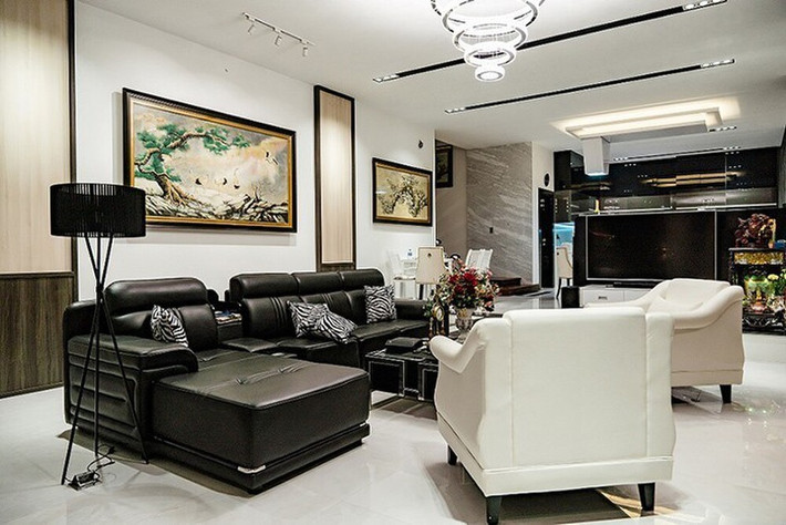 Anh cũng đầu tư hơn 10 tỷ đồng cho việc trang trí nội thất ngôi nhà. Ảnh: Vietnamnet
