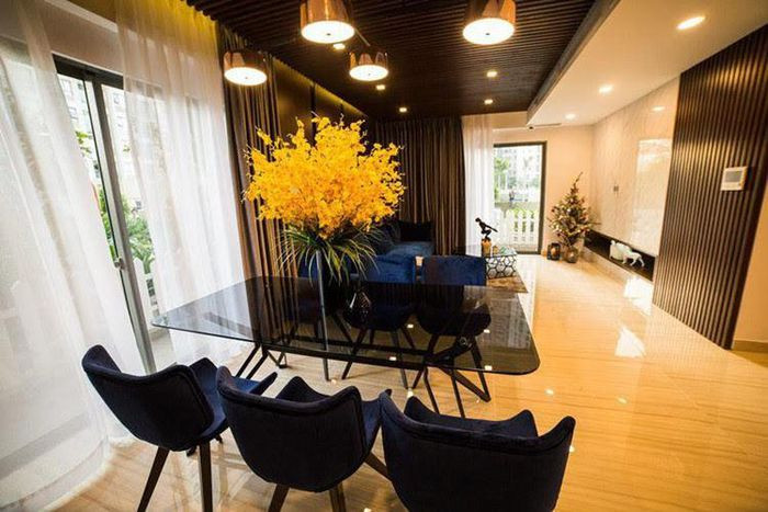 Căn hộ có diện tích khá rộng. Nội thất bên trong căn hộ phần lớn là nhập ngoại rất sang trọng.