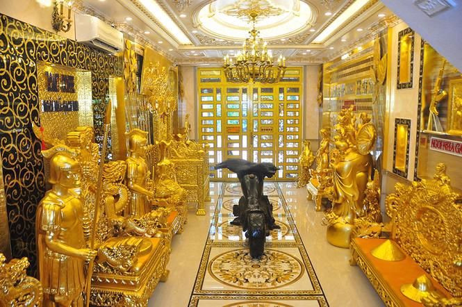 Được biết, " ngôi nhà dát vàng" được thiết kế trong 2 năm và thi công tỉ mỉ suốt 6 năm mới hoàn thành. Ảnh: Doanh nhân Việt Nam