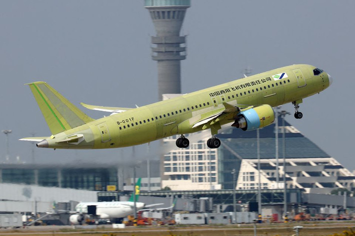 Tính hết tháng 9, Comac đã nhận đặt hàng 815 chiếc C919 từ 28 hãng hàng không Trung Quốc. Ảnh: Reuters