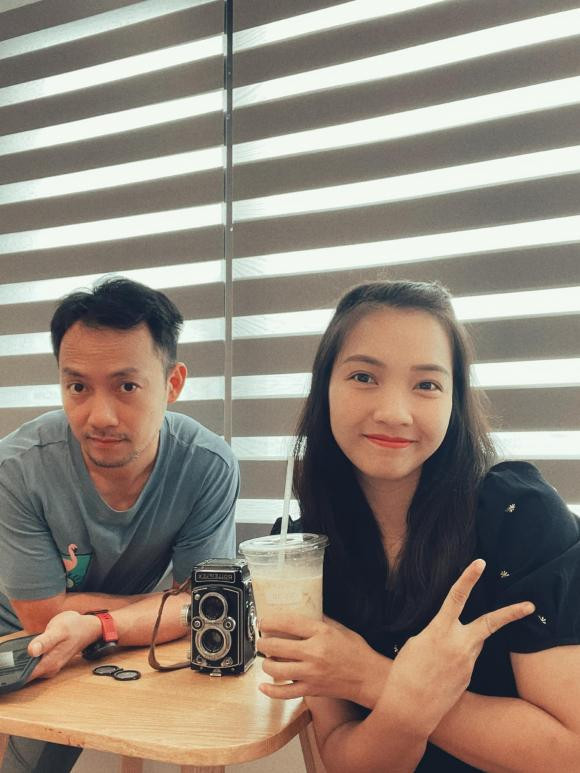 Rapper Đinh Tiến Đạt và bà xã Thụy Vi chính thức về chung nhà vào cuối tháng 12/2018. Từ khi kết hôn, rapper Tiến Đạt dường như lui về “ở ẩn”, rời xa mọi hoạt động của showbiz.