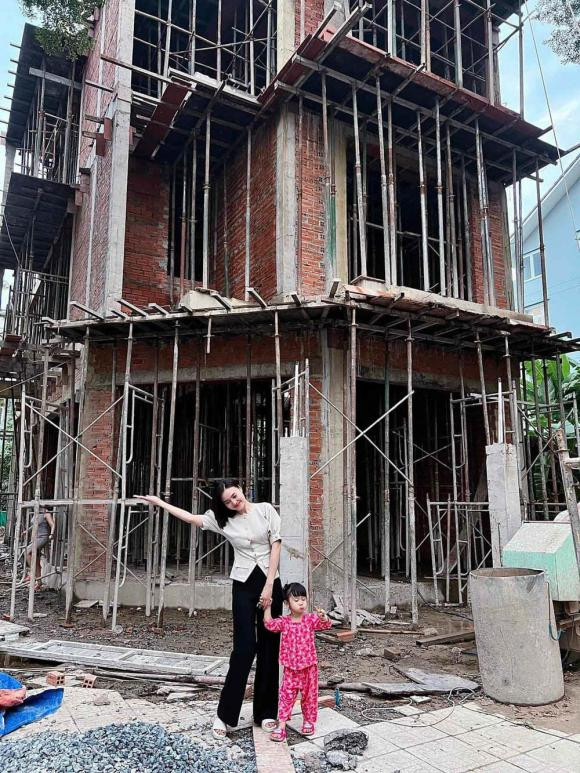 Biệt thự mới của Ninh Dương Lan Ngọc có 2 mặt tiền rộng rãi và ở vị trí đắc địa với 2 mặt tiền. Ảnh: FBNV
