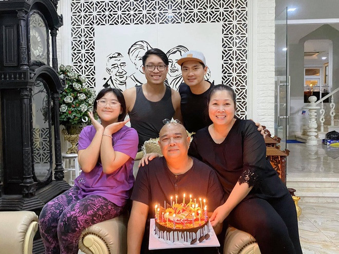 Lê Tuấn Anh và NSND Hồng Vân sở hữu một căn biệt thự tại TP.Hồ Chí Minh và một nhà vườn tại Long Hải (Vũng Tàu). Ảnh: FBNV