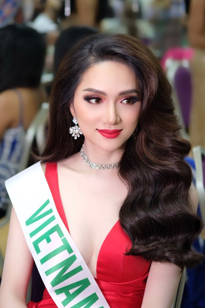 Hoa hậu Hương Giang là người đẹp Việt đầu tiên giành vương miện cuộc thi Hoa hậu chuyển giới quốc tế - Miss International Queen 2018, tổ chức tại thành phố Pattaya, Thái Lan. Ảnh: Zing