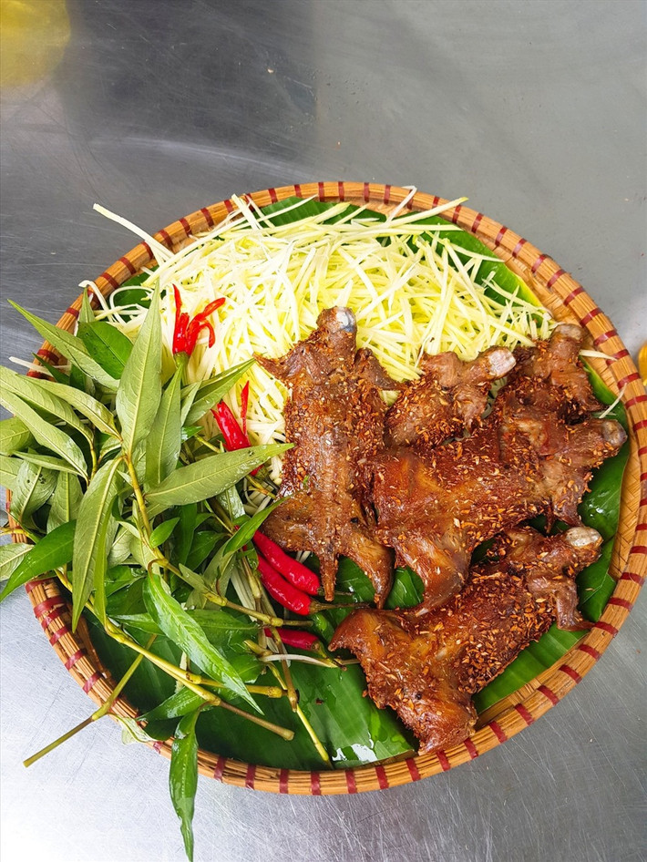 Trên thị trường, khô chuột đồng có giá lên tới 400.000 đồng/kg. Ảnh: Lao động