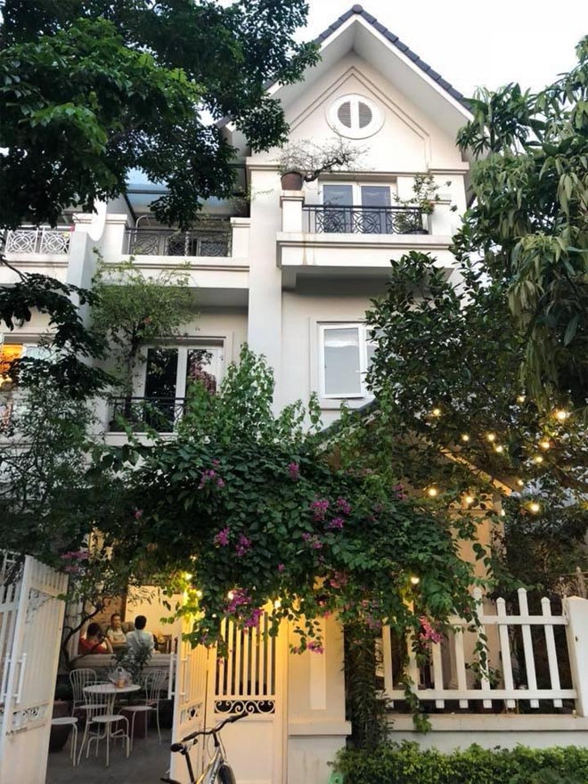 Biệt thự của ca sĩ Quang Hà nằm trong khu "nhà giàu" ở Long Biên với kết cấu 3 tầng xinh xắn. Ảnh: Dân Việt