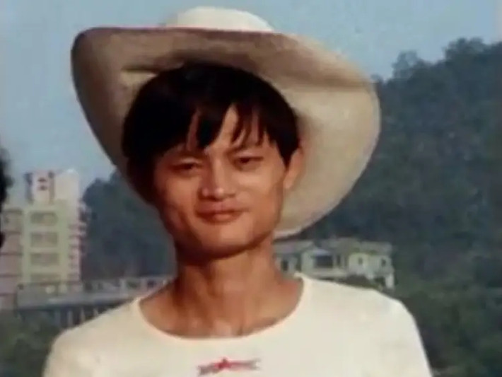 Sau khi tốt nghiệp đại học vào năm 1988, Jack Ma bắt đầu nộp đơn xin việc vào 30 vị trí khác nhau nhưng đều bị từ chối. Ảnh: BI