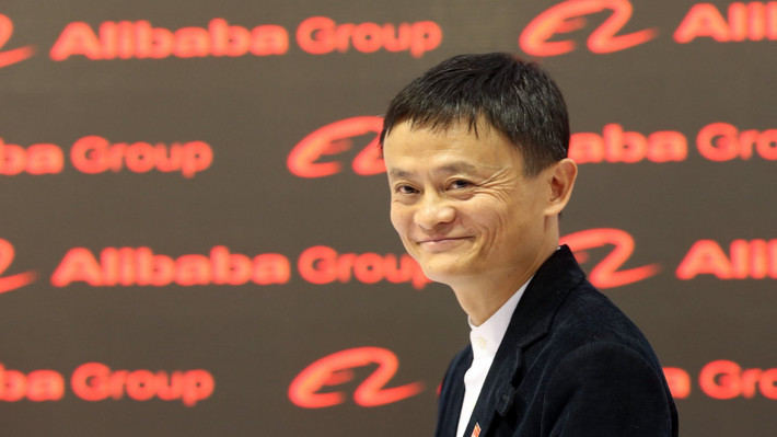 Sau khi thành lập, Alibaba phải đối mặt với áp lực tài chính. May mắn thay, một thời gian sau, dịch vụ mua sắm của Alibaba thu hút thành viên trên khắp thế giới. Ảnh: CNN