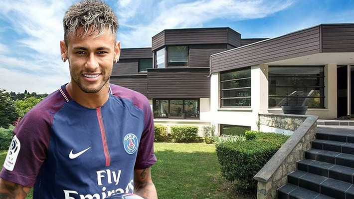 Ngoài ra, Neymar còn sở hữu biệt thự 9 triệu USD ở Brazil với chỗ đỗ trực thăng.