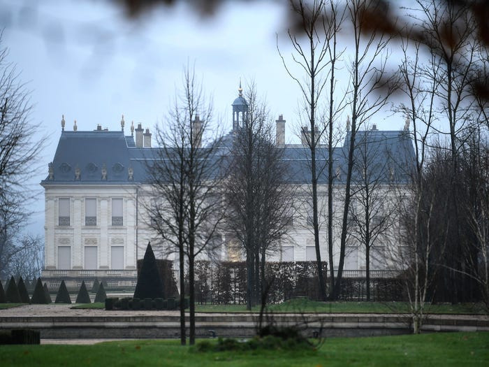 Lâu đài Louis XIV thuộc sở hữu của thái tử Ả rập nằm ở Louveciennes, phía tây Paris, được tạp chí Fortune khi đó mô tả là “căn nhà đắt giá nhất thế giới”. Ảnh: Indiatimes