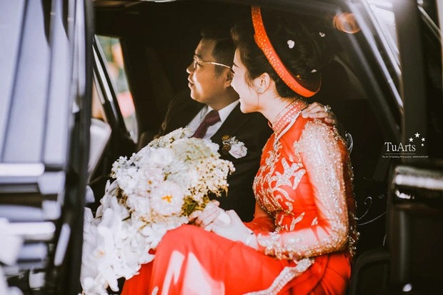 Trước đó, cặp đôi cũng từng gây xôn xao mạng xã hội khi chịu chi tới 250 triệu cho bộ ảnh cưới của mình. Ảnh: TuArts