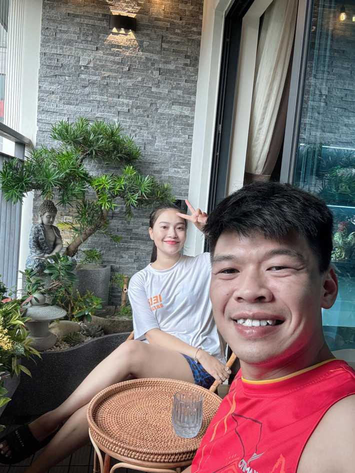 Mới đây, Lâm Ngọc Hà - bà xã diễn viên Trung Ruồi hé lộ không gian căn hộ mới của hai vợ chồng tại Hà Nội.