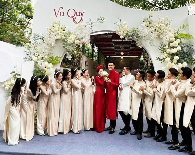Sau 2 năm công khai hẹn hò, siêu mẫu Vĩnh Thuỵ đã tổ chức hôn lễ với bạn gái vào hôm 3/10. Hôn lễ của Vĩnh Thuỵ được diễn ra riêng tư, kín đáo tại TP.HCM. Ảnh: Phunuso