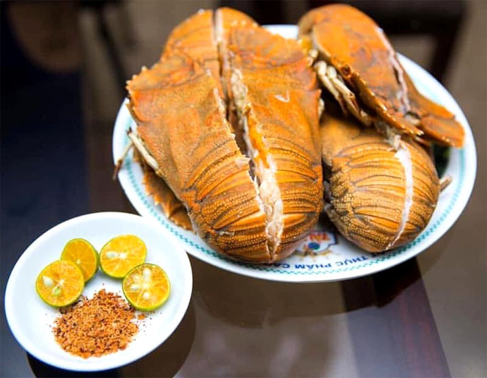 Tôm mũ ni có thể chế biến thành nhiều món ngon như tôm mũ ni cháy tỏi, rang muối, nướng phô mai... Ảnh: Dân Việt