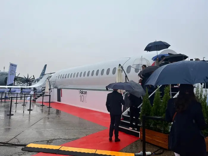 Tại triển lãm Hàng không Paris 2023, hãng Dassault (Pháp) đã giới thiệu mẫu máy bay phản lực tư nhân Falcon 10X.