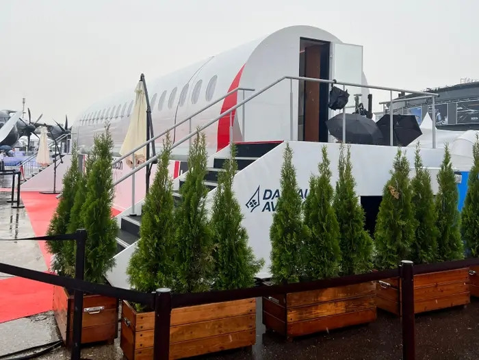 Dù phải đến năm 2025 mới đưa vào sử dụng nhưng nội thất trong cabin của Falcon 10X cho thấy đẳng cấp sang trọng của mẫu máy bay tư nhân này.