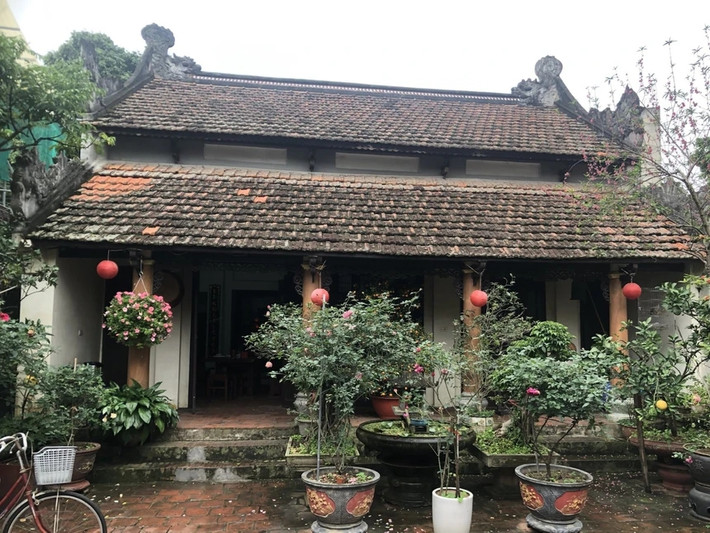 Hiện tại, căn nhà được bà Hoàng Thị Yên, cháu dâu trưởng đời thứ 15 của dòng họ trông nom, cai quản. Ảnh: PhunuVietNam
